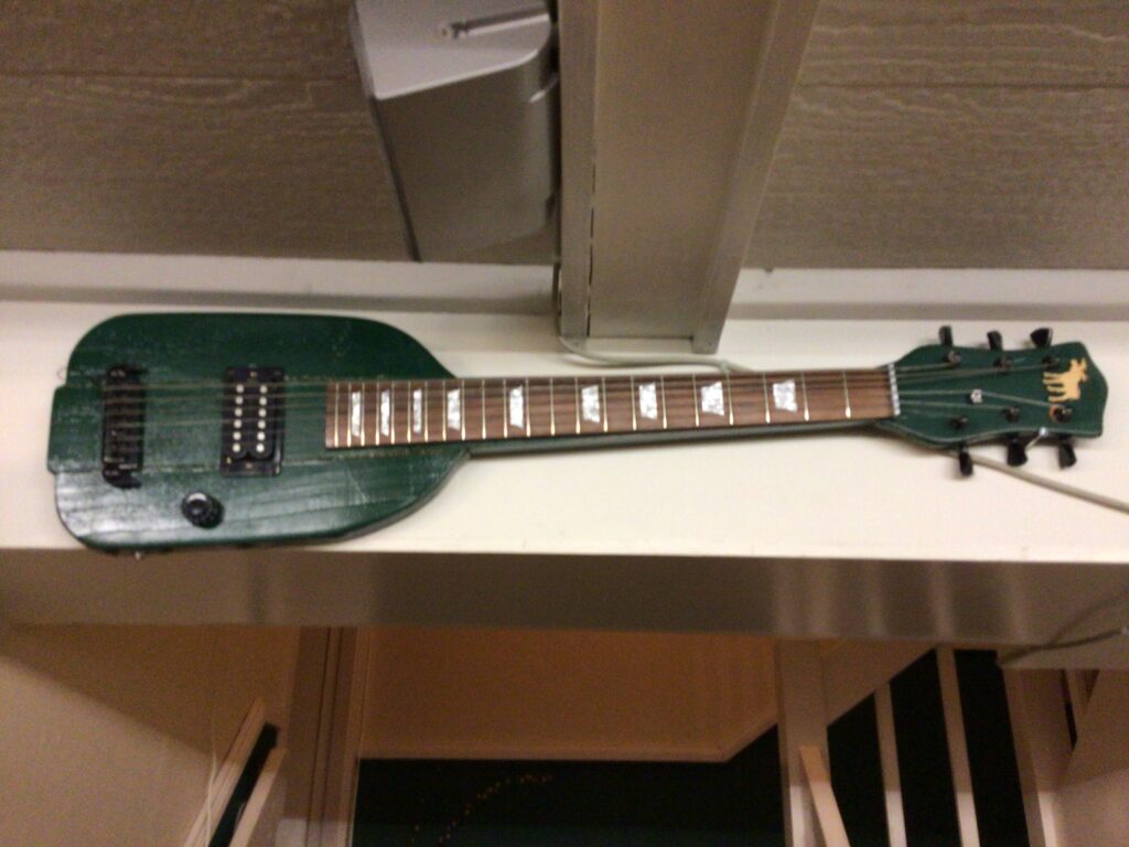 Hjemmelaget grønn lapsteel gitar