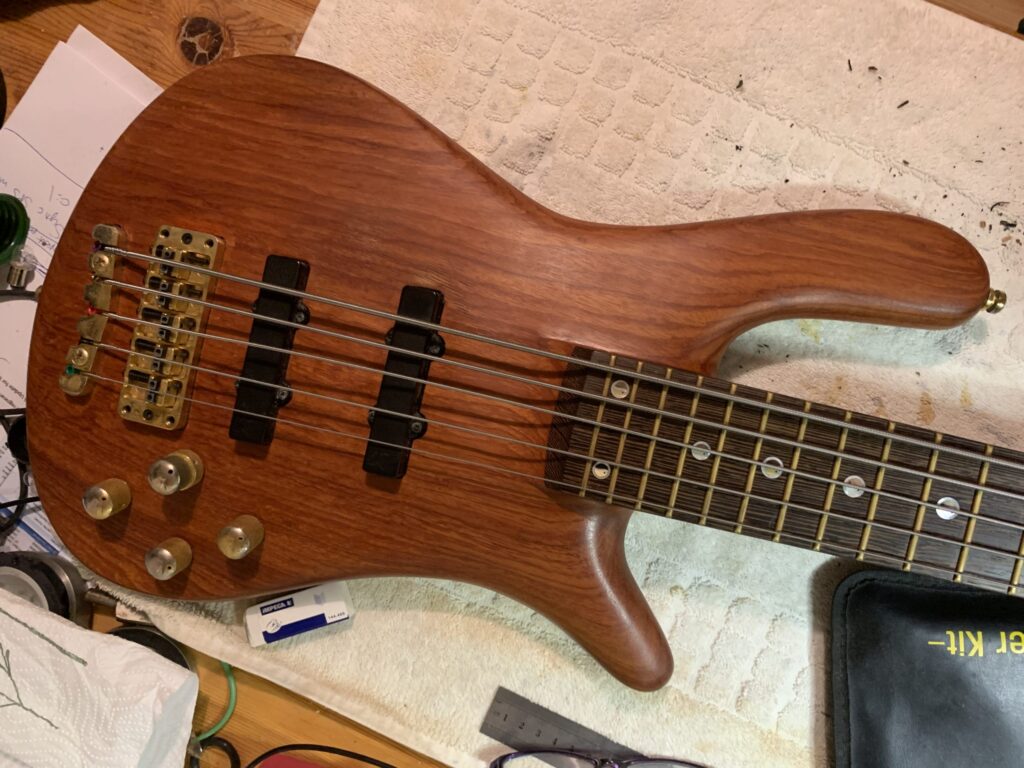 Warwick 5-strenger bass