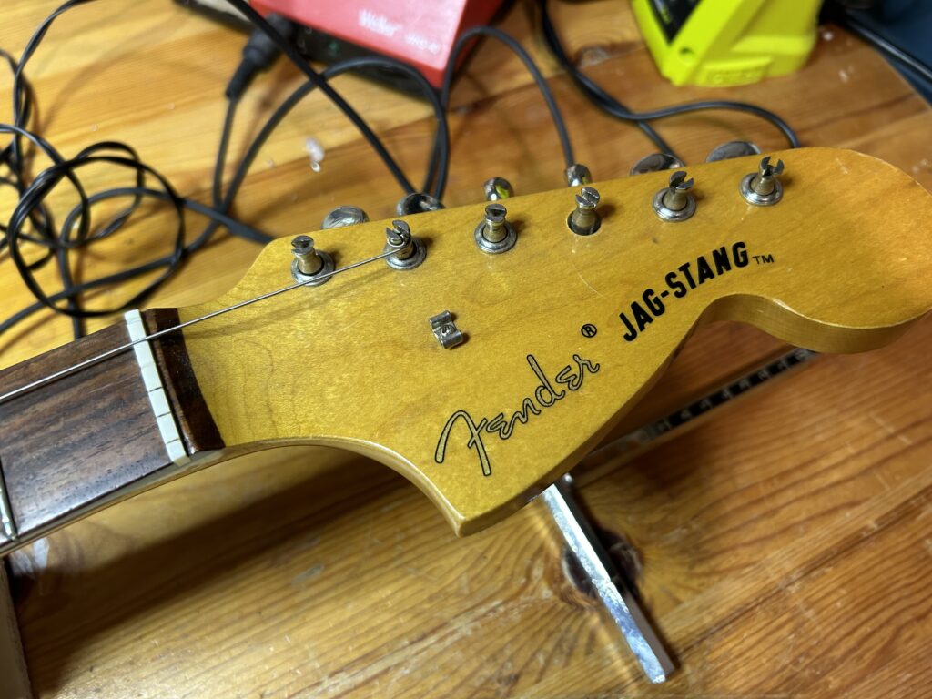 Jag-stang headstock