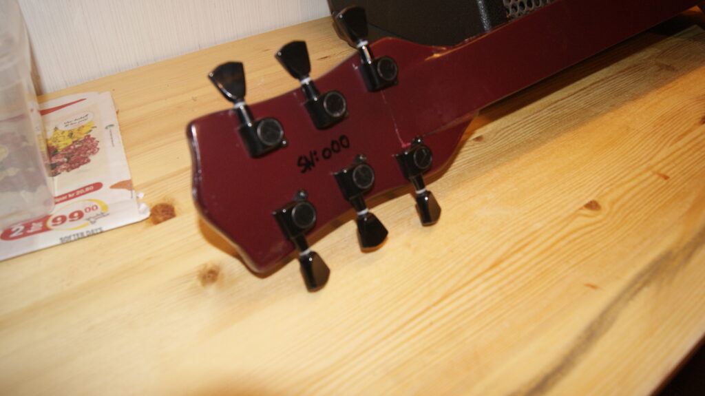 Baksiden av headstock Elg #000